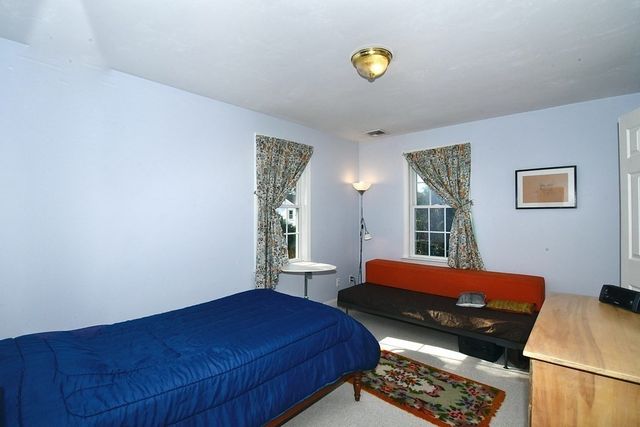 18 D St, Hull, MA 02045