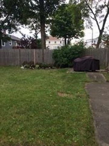 18 D St, Hull, MA 02045