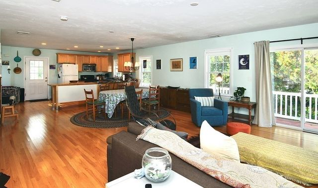 18 D St, Hull, MA 02045