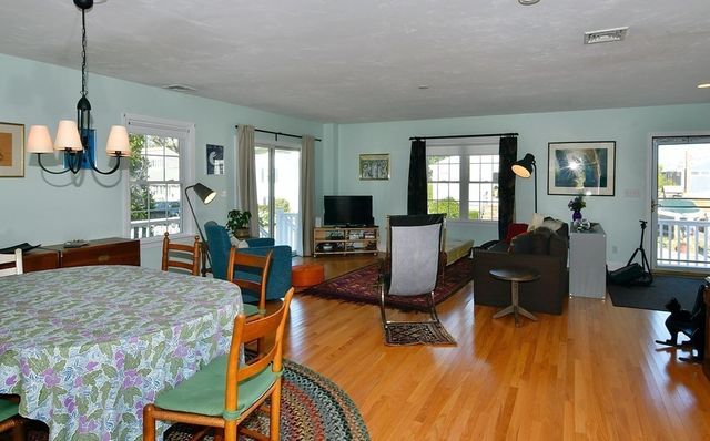 18 D St, Hull, MA 02045