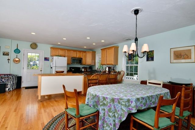 18 D St, Hull, MA 02045