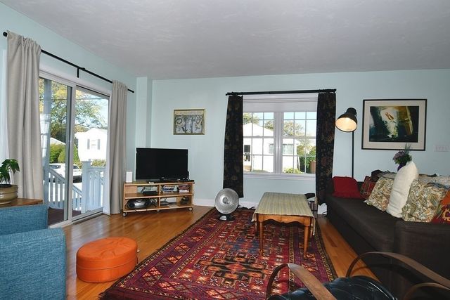 18 D St, Hull, MA 02045