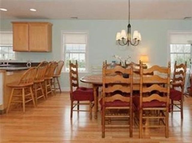 18 D St, Hull, MA 02045