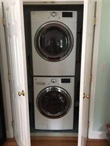 18 D St, Hull, MA 02045