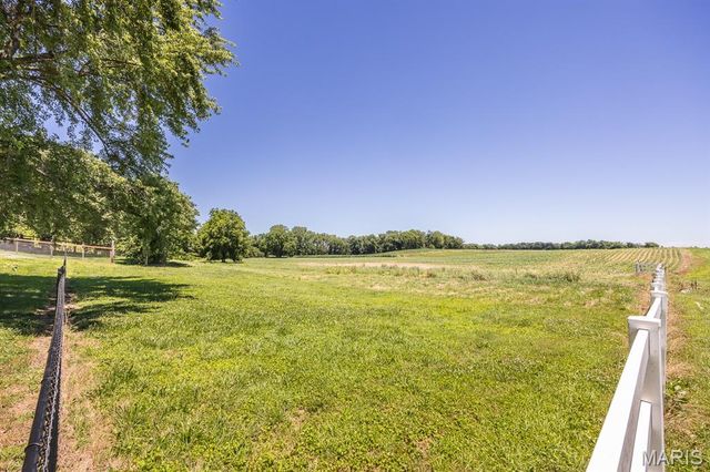 9802 Korte Sewald Road, Lebanon, IL 62254
