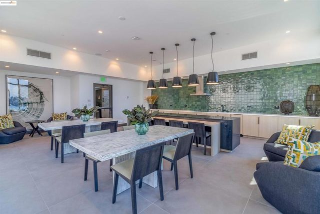 260 Brooklyn Basin Way 400, Oakland, CA 94606