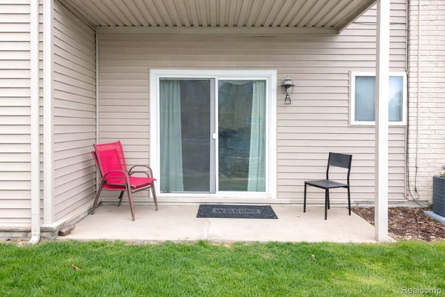 10052 Allen Pointe Drive, Allen Park, MI 48101