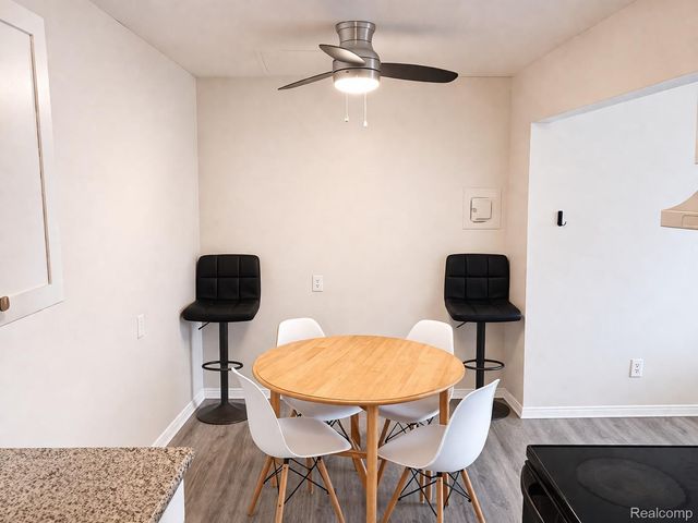 10052 Allen Pointe Drive, Allen Park, MI 48101