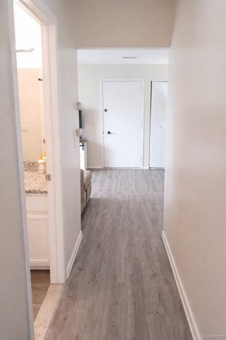 10052 Allen Pointe Drive, Allen Park, MI 48101