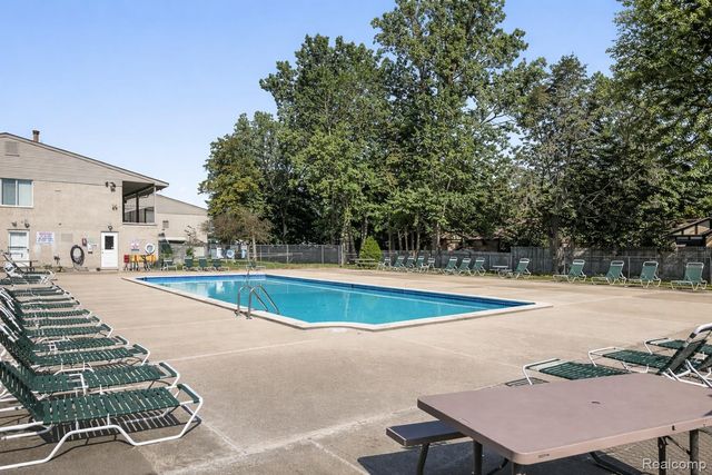 10052 Allen Pointe Drive, Allen Park, MI 48101
