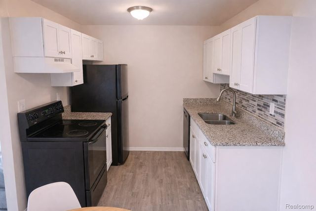10052 Allen Pointe Drive, Allen Park, MI 48101