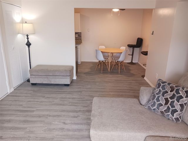10052 Allen Pointe Drive, Allen Park, MI 48101