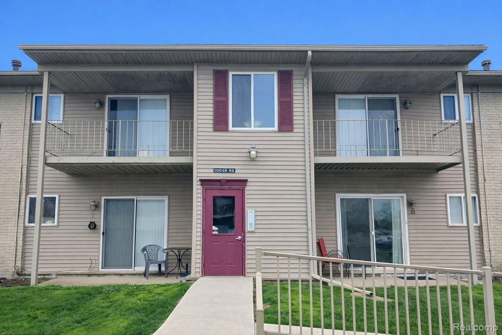 10052 Allen Pointe Drive, Allen Park, MI 48101