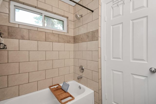 7830 Pardee Street, Houston, TX 77028