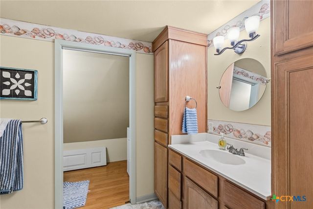 364 N Blackburn Avenue, Port Lavaca, TX 77979