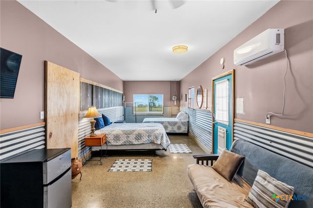 364 N Blackburn Avenue, Port Lavaca, TX 77979