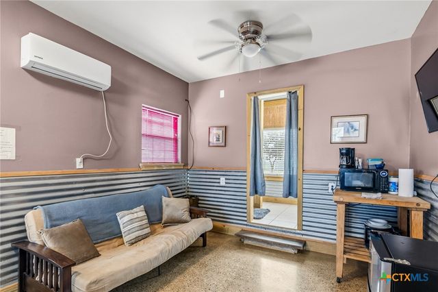 364 N Blackburn Avenue, Port Lavaca, TX 77979