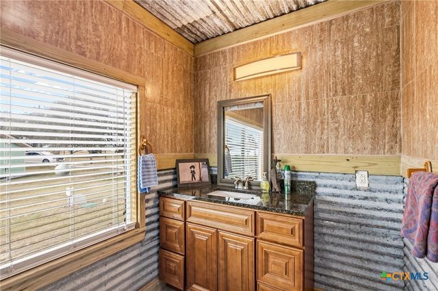 364 N Blackburn Avenue, Port Lavaca, TX 77979