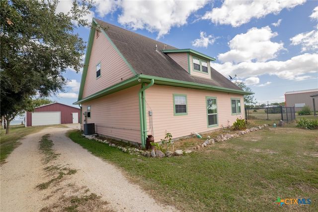 364 N Blackburn Avenue, Port Lavaca, TX 77979