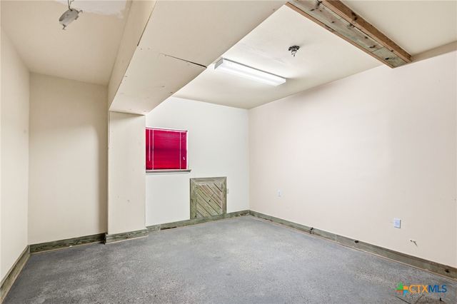 364 N Blackburn Avenue, Port Lavaca, TX 77979