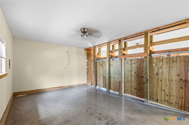 364 N Blackburn Avenue, Port Lavaca, TX 77979