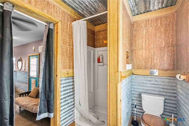 364 N Blackburn Avenue, Port Lavaca, TX 77979