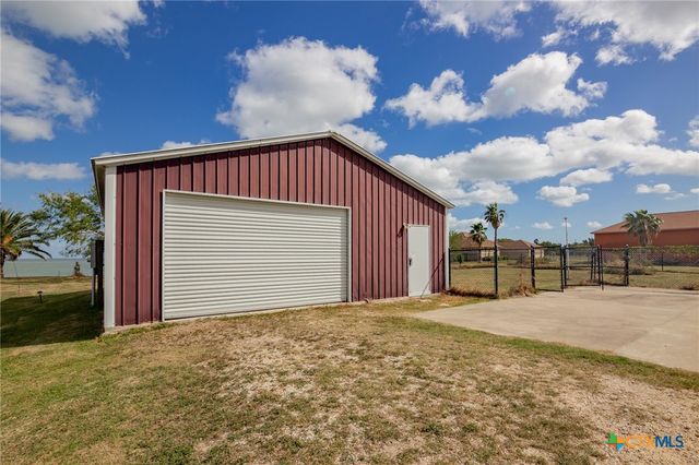 364 N Blackburn Avenue, Port Lavaca, TX 77979