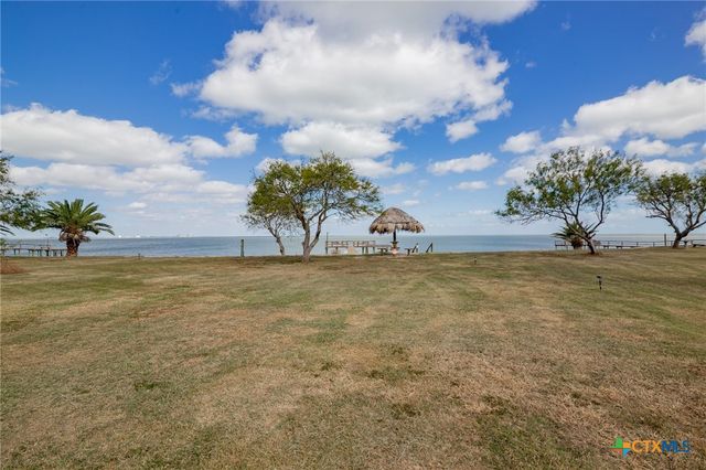 364 N Blackburn Avenue, Port Lavaca, TX 77979