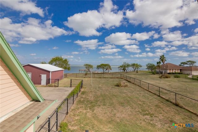 364 N Blackburn Avenue, Port Lavaca, TX 77979