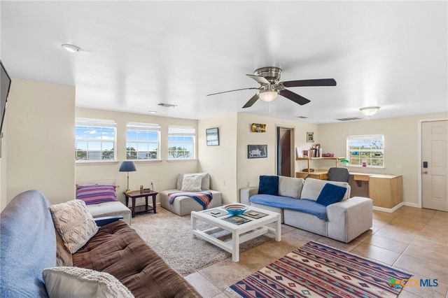 364 N Blackburn Avenue, Port Lavaca, TX 77979