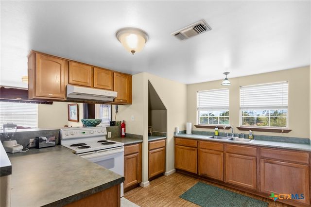 364 N Blackburn Avenue, Port Lavaca, TX 77979