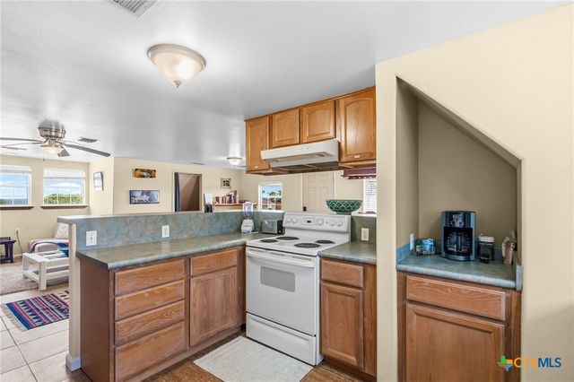 364 N Blackburn Avenue, Port Lavaca, TX 77979