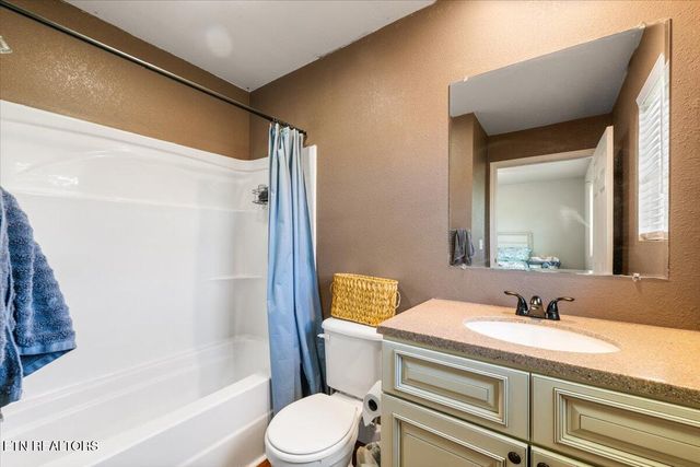 236 Sandy Hill Rd, Lafollette, TN 37766