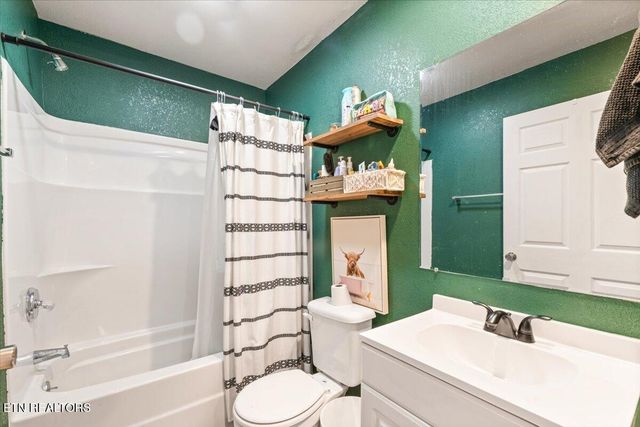 236 Sandy Hill Rd, Lafollette, TN 37766