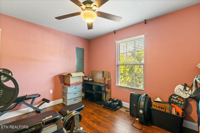 236 Sandy Hill Rd, Lafollette, TN 37766