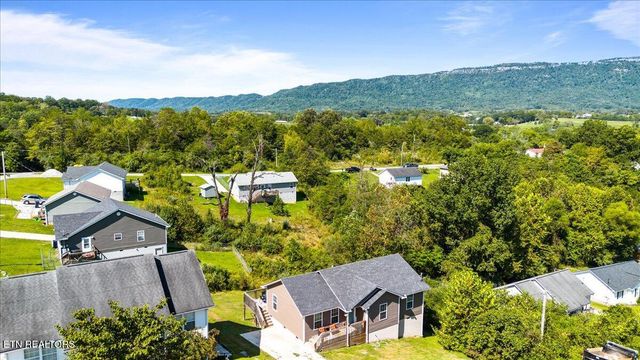 236 Sandy Hill Rd, Lafollette, TN 37766