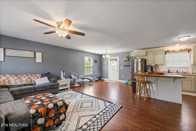 236 Sandy Hill Rd, Lafollette, TN 37766