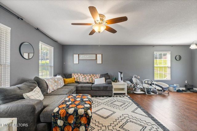 236 Sandy Hill Rd, Lafollette, TN 37766