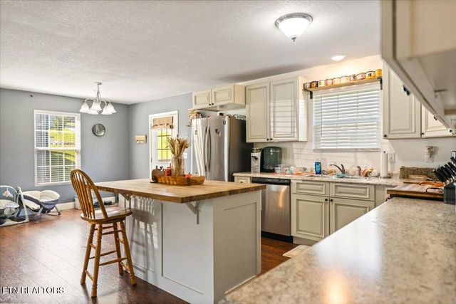 236 Sandy Hill Rd, Lafollette, TN 37766