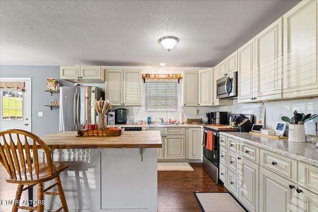 236 Sandy Hill Rd, Lafollette, TN 37766
