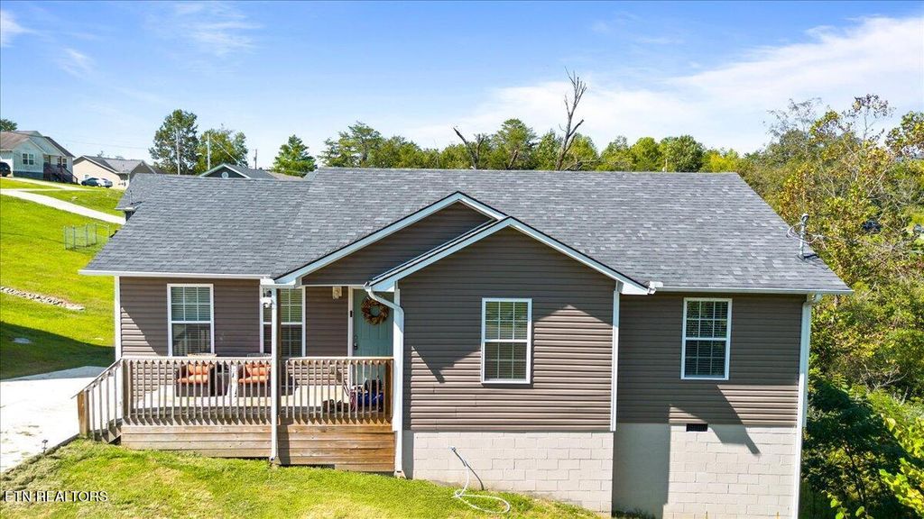 236 Sandy Hill Rd, Lafollette, TN 37766