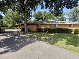 705 WOODCREST CIR, New Braunfels, TX 78130
