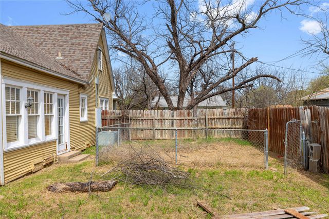 1203 8th Street, Brownwood, TX 76801