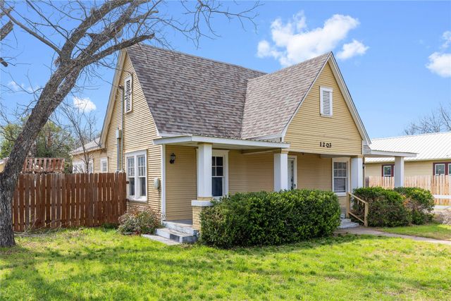 1203 8th Street, Brownwood, TX 76801