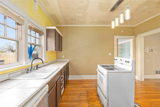 1203 8th Street, Brownwood, TX 76801