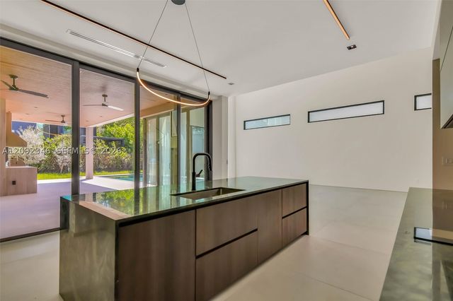 135 SW 29th Rd, Miami, FL 33129