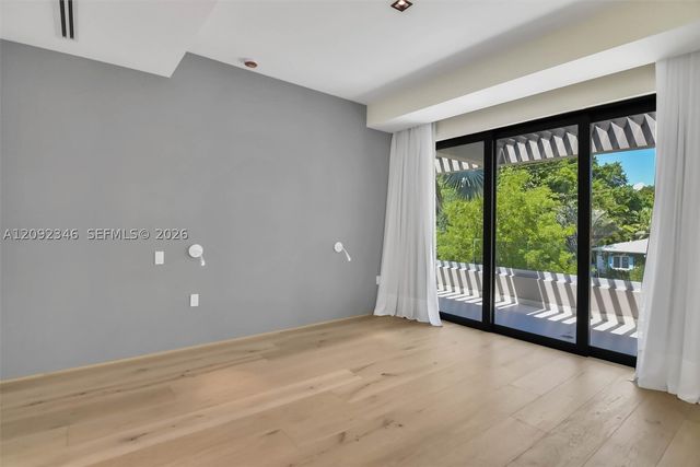 135 SW 29th Rd, Miami, FL 33129