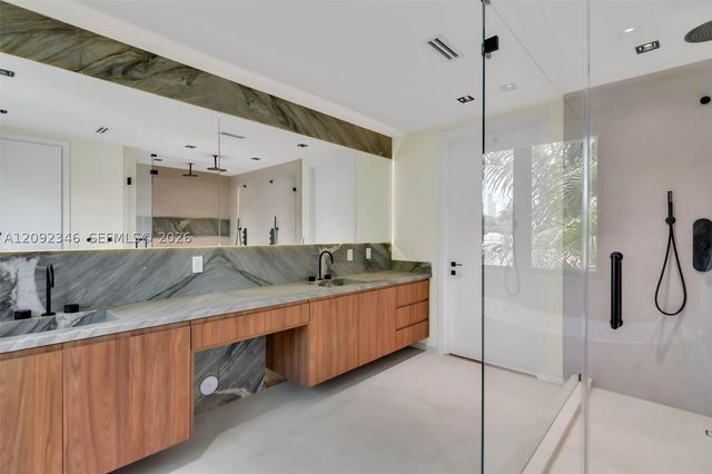 135 SW 29th Rd, Miami, FL 33129