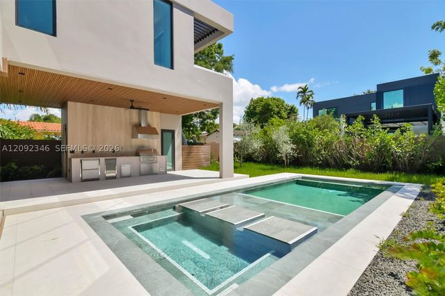 135 SW 29th Rd, Miami, FL 33129