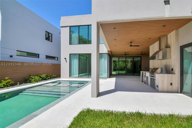 135 SW 29th Rd, Miami, FL 33129